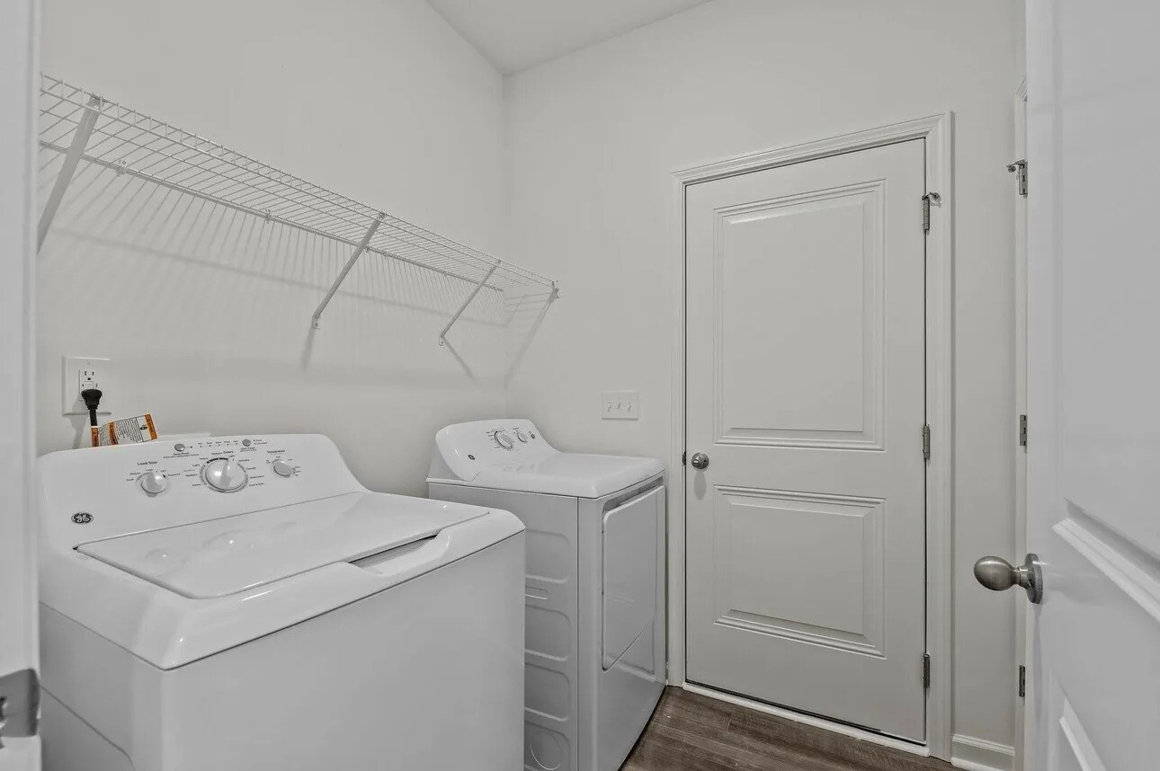 31022 Gayle Prairie Oaks Street Waller, TX 77484 - Photo 7 of 8 a utility room with dryer and washer