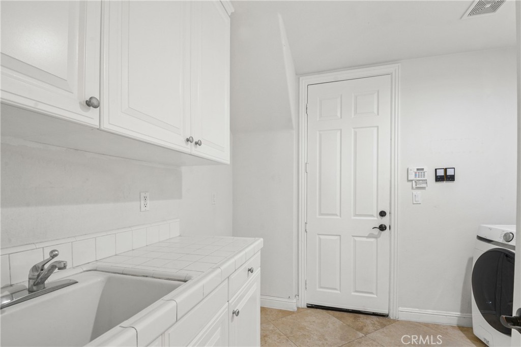 4925 Lone Acres Court Rancho Cucamonga, CA 91737 - Photo 26 of 68 a bathroom with a sink and a toilet