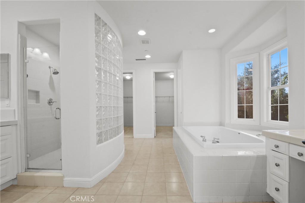 4925 Lone Acres Court Rancho Cucamonga, CA 91737 - Photo 43 of 68 a bathroom with a bathtub sink and mirror