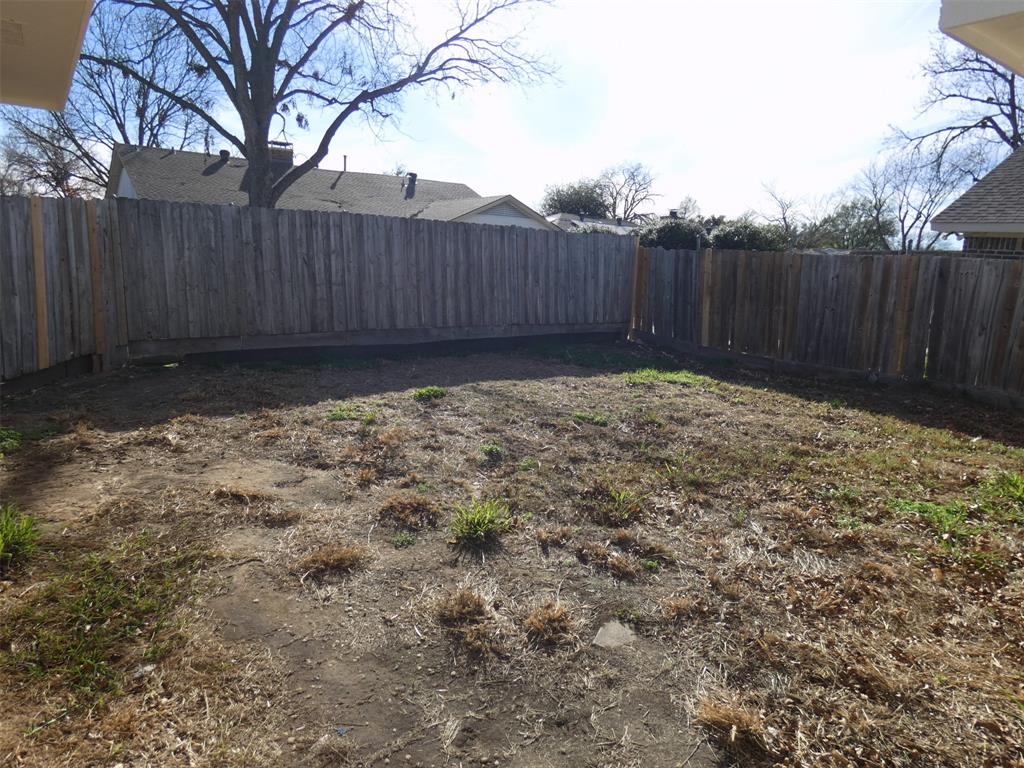7110 Ridgeview Drive Rowlett, TX 75089 - Photo 25 of 27 a view of outdoor space with wooden fence