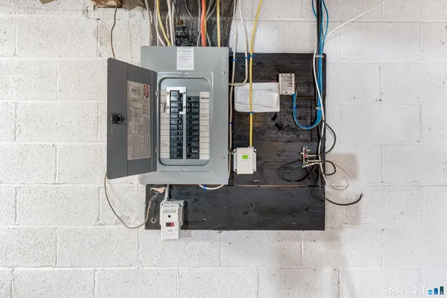 $374,900 | 7 Sunbright Drive South, Meriden, CT 06450