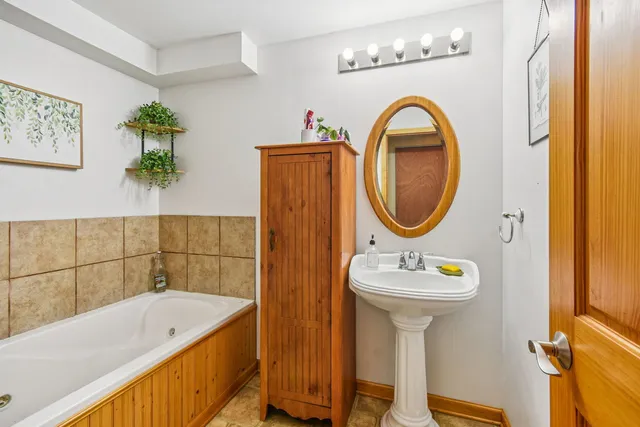 $250,000 | 27630 Hickory, Island Lake, IL 60042