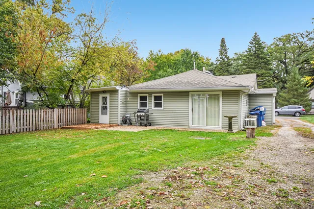 $250,000 | 27630 Hickory, Island Lake, IL 60042