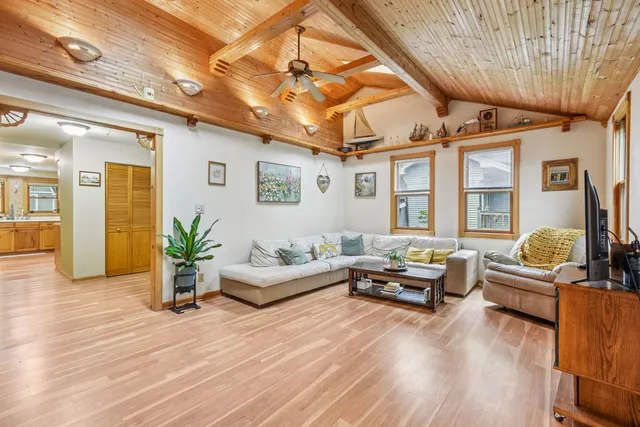 $250,000 | 27630 Hickory, Island Lake, IL 60042