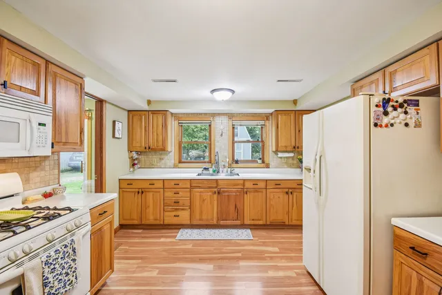 $250,000 | 27630 Hickory, Island Lake, IL 60042