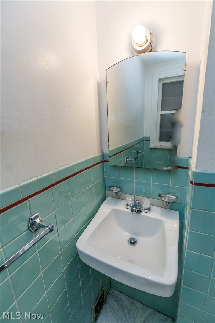 2382 North Taylor Road Cleveland, OH 44112 - Photo 16 of 33 Gallery Image 16