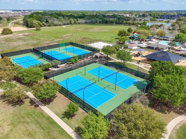 $526,000 | 2818 Red Maple Drive, Katy, TX 77494