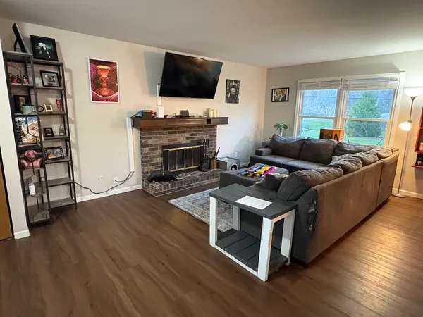 $306,900 | 5524 West Shore Drive, McHenry, IL 60050