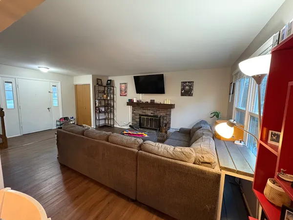 $306,900 | 5524 West Shore Drive, McHenry, IL 60050