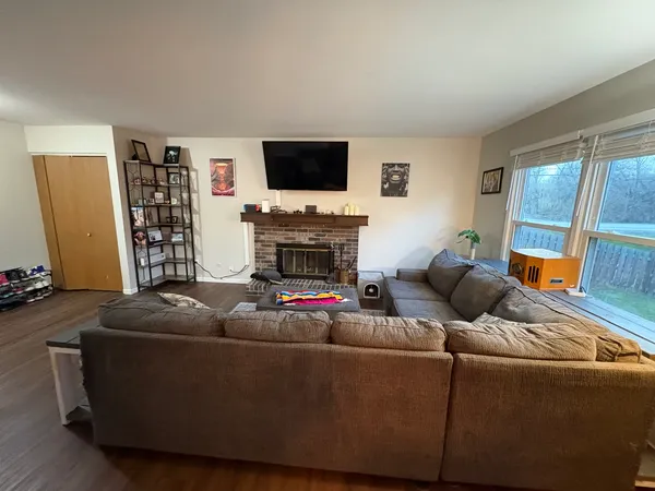 $306,900 | 5524 West Shore Drive, McHenry, IL 60050
