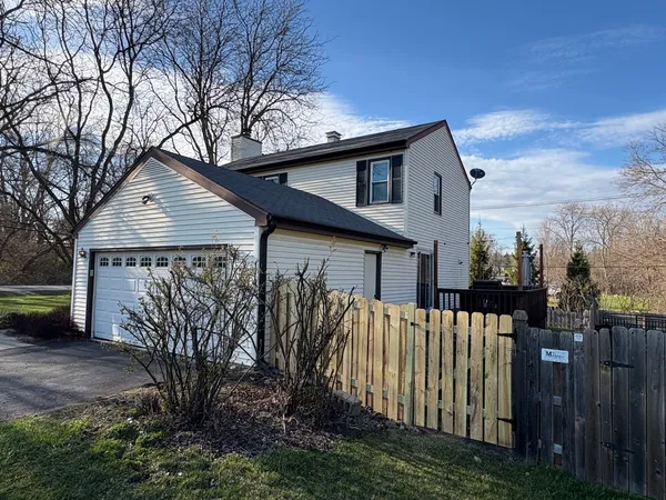 $306,900 | 5524 West Shore Drive, McHenry, IL 60050