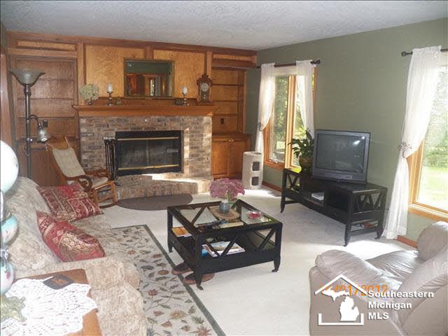 6774 Rutland Road Temperance, MI 48182 - Photo 4 of 12 20101548-3.JPG