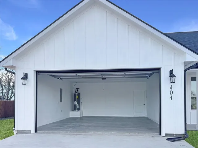 a view of a garage