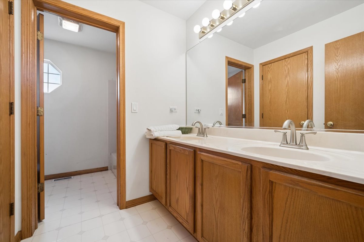 1888 Shoreline Court Romeoville, IL 60446 - Photo 18 of 30