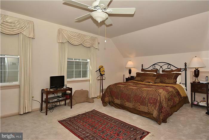8204 Bells Mill Road Potomac, MD 20854 - Photo 14 of 29 Bath (Master)