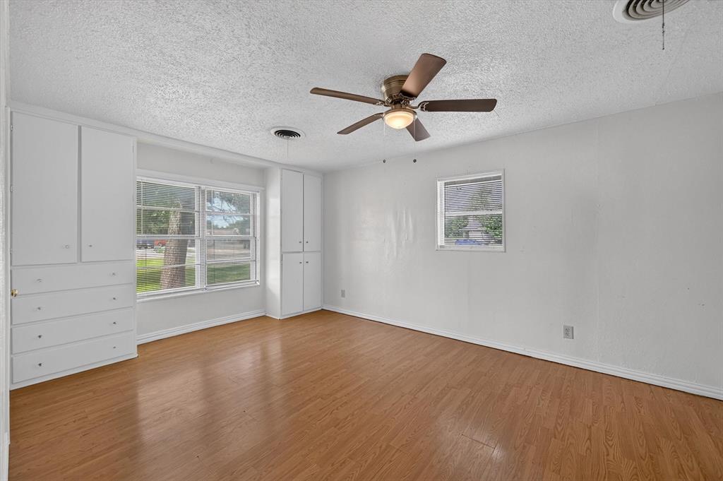 620 West Main Street Crowley, TX 76036 - Photo 17 of 33
