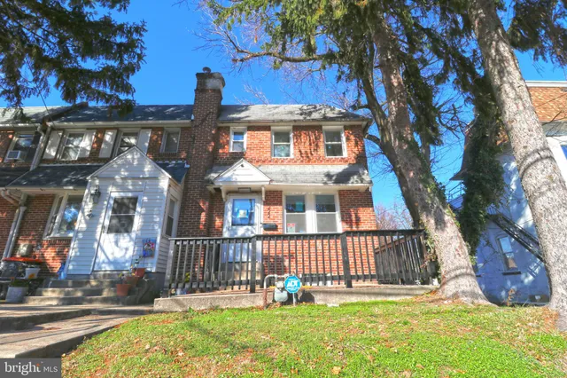 front view of house with a yard