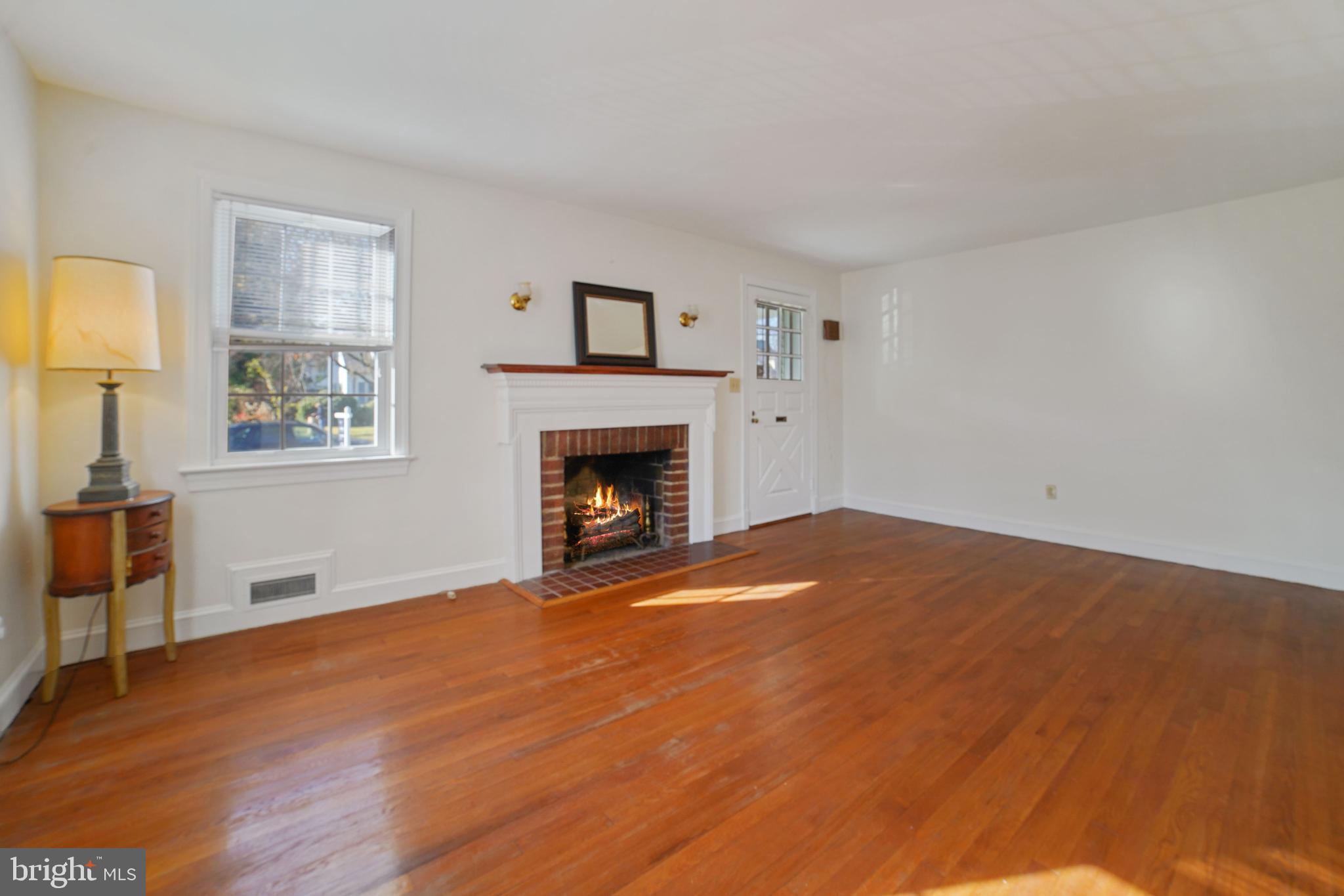 9905 Merwood Lane Silver Spring, MD 20901 - Photo 4 of 42 Hardwood floors in good condition