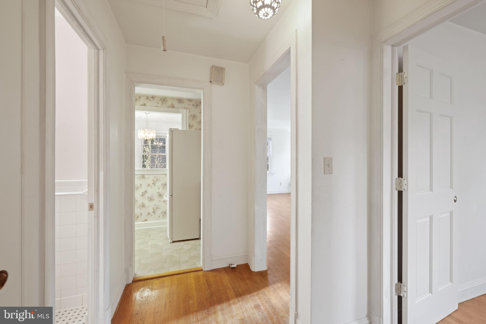 9905 Merwood Lane Silver Spring, MD 20901 - Photo 10 of 42