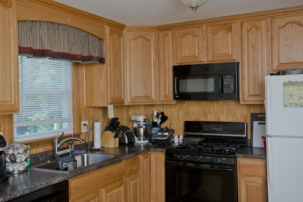 129 Meadowbrook Road Agawam, MA 01001 - Photo 10 of 28 Gallery Image 10