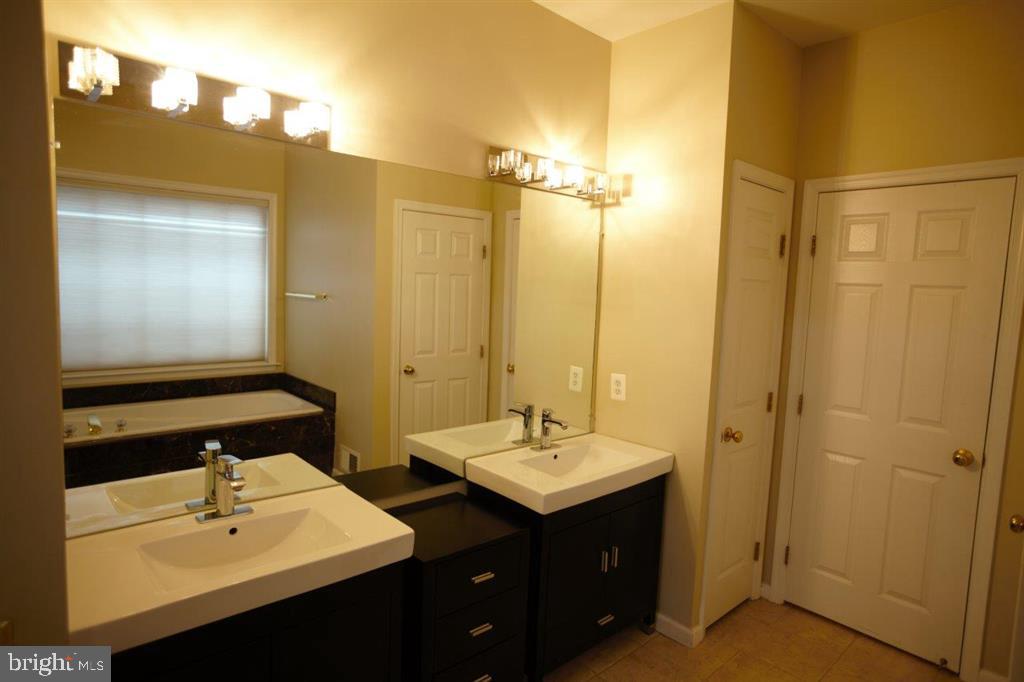 12500 Fox View Way Reston, VA 20191 - Photo 16 of 43 Gallery Image 16