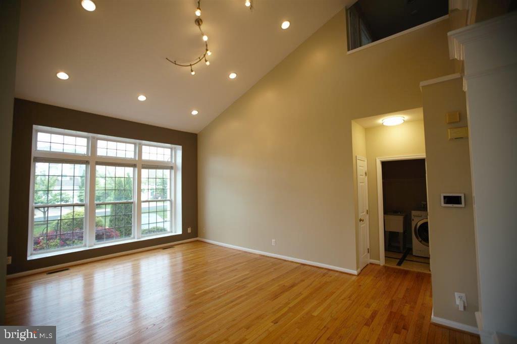 12500 Fox View Way Reston, VA 20191 - Photo 5 of 43 Gallery Image 5