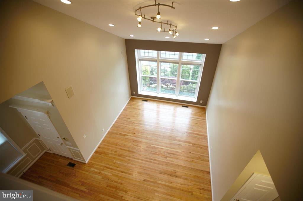 12500 Fox View Way Reston, VA 20191 - Photo 6 of 43 Gallery Image 6