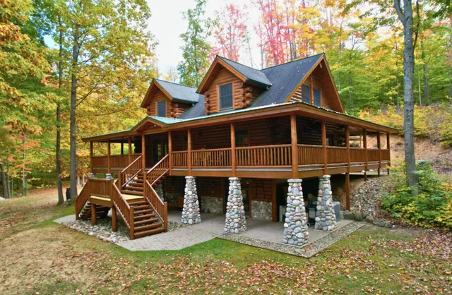$1,500,000 | 6402 Rustic Pne Trail, Alanson, MI 49706