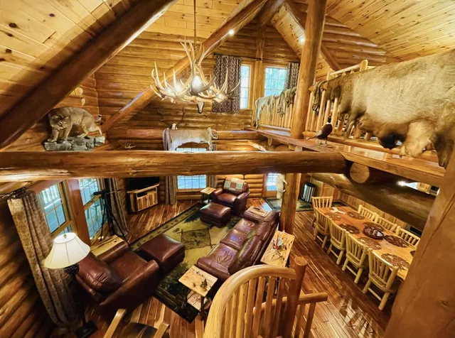 $1,500,000 | 6402 Rustic Pne Trail, Alanson, MI 49706