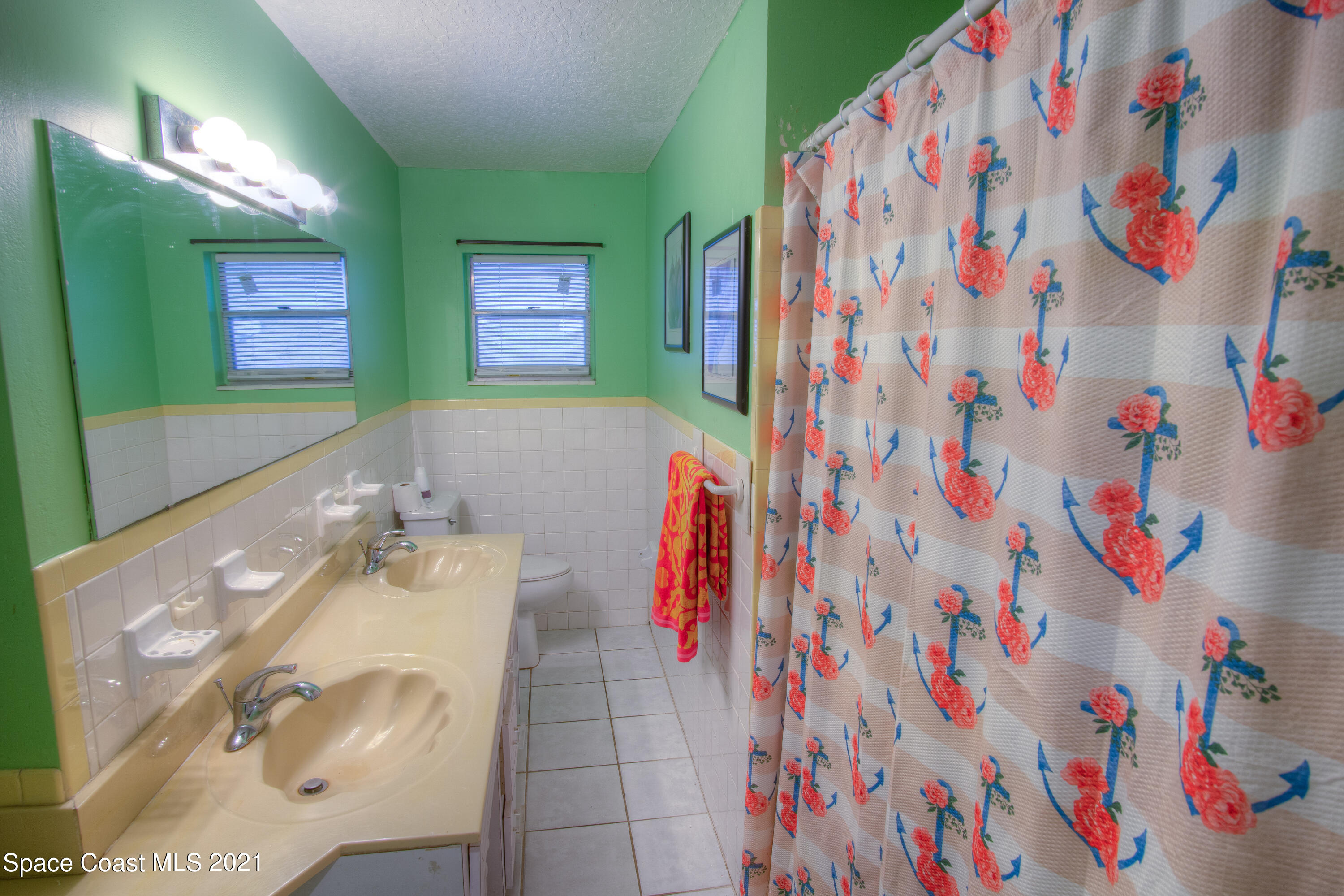 2375 Ricky Road Melbourne, FL 32935 - Photo 10 of 20 Hall Bathroom