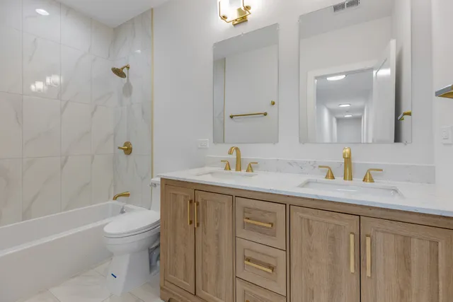 $1,900,000 | 1522 West Wolfram Street, Chicago, IL 60657