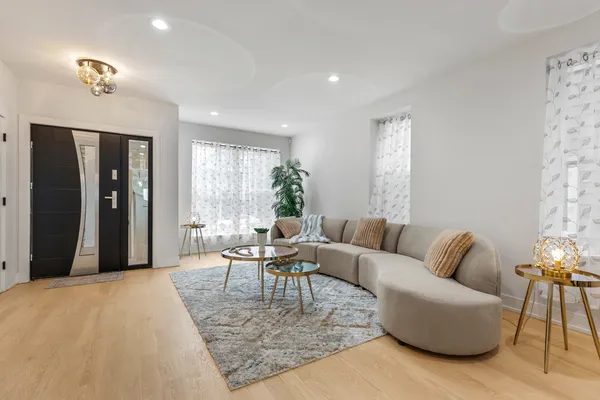 $1,850,000 | 1522 West Wolfram Street, Chicago, IL 60657