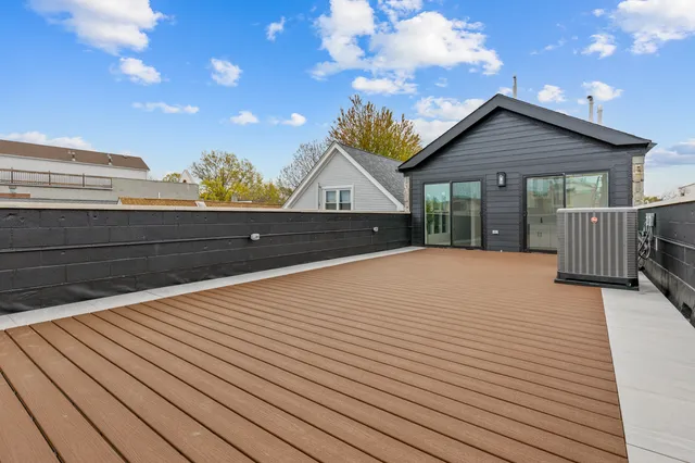 $1,900,000 | 1522 West Wolfram Street, Chicago, IL 60657