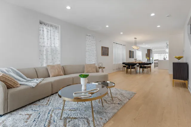 $1,900,000 | 1522 West Wolfram Street, Chicago, IL 60657