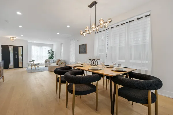 $1,850,000 | 1522 West Wolfram Street, Chicago, IL 60657