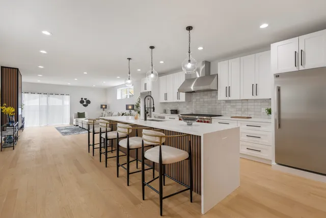 $1,900,000 | 1522 West Wolfram Street, Chicago, IL 60657