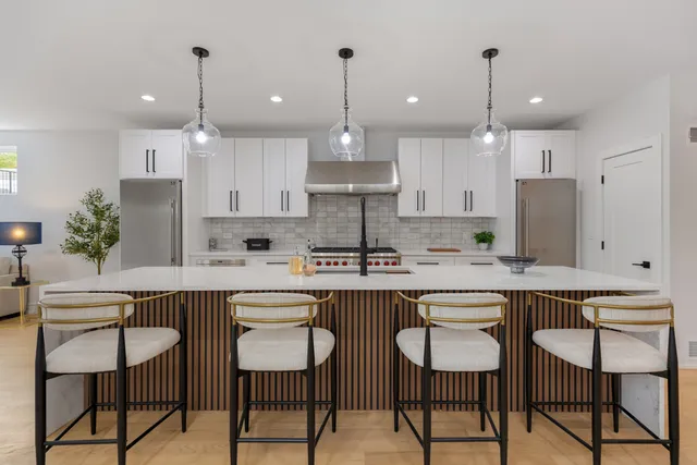 $1,900,000 | 1522 West Wolfram Street, Chicago, IL 60657