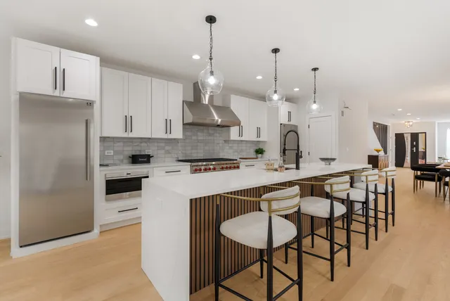 $1,900,000 | 1522 West Wolfram Street, Chicago, IL 60657