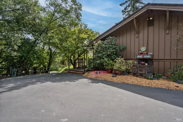 $889,500 | 308 Jefferson Lane, Ukiah, CA 95482