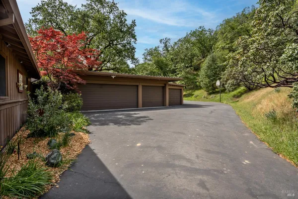 $889,500 | 308 Jefferson Lane, Ukiah, CA 95482