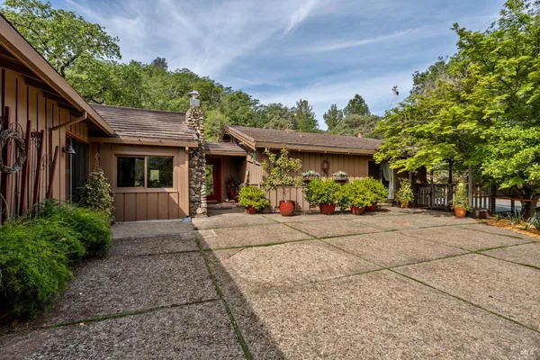 $889,500 | 308 Jefferson Lane, Ukiah, CA 95482