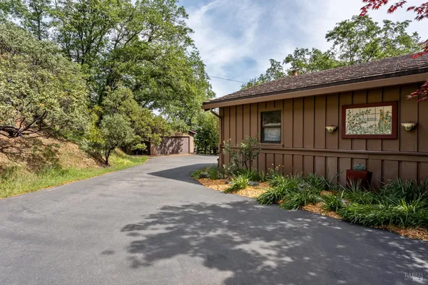 $889,500 | 308 Jefferson Lane, Ukiah, CA 95482