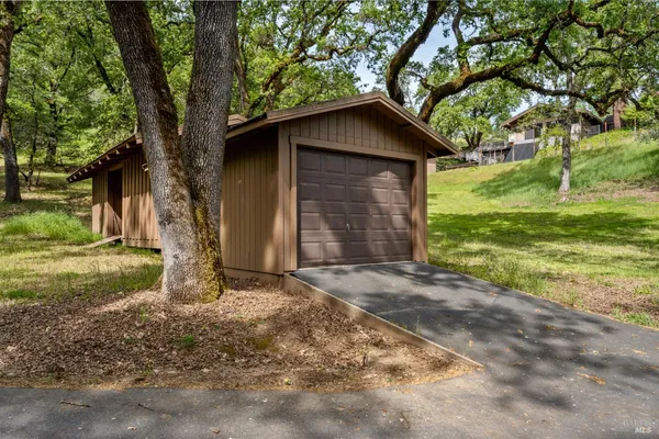 $889,500 | 308 Jefferson Lane, Ukiah, CA 95482