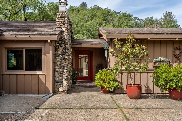 $889,500 | 308 Jefferson Lane, Ukiah, CA 95482