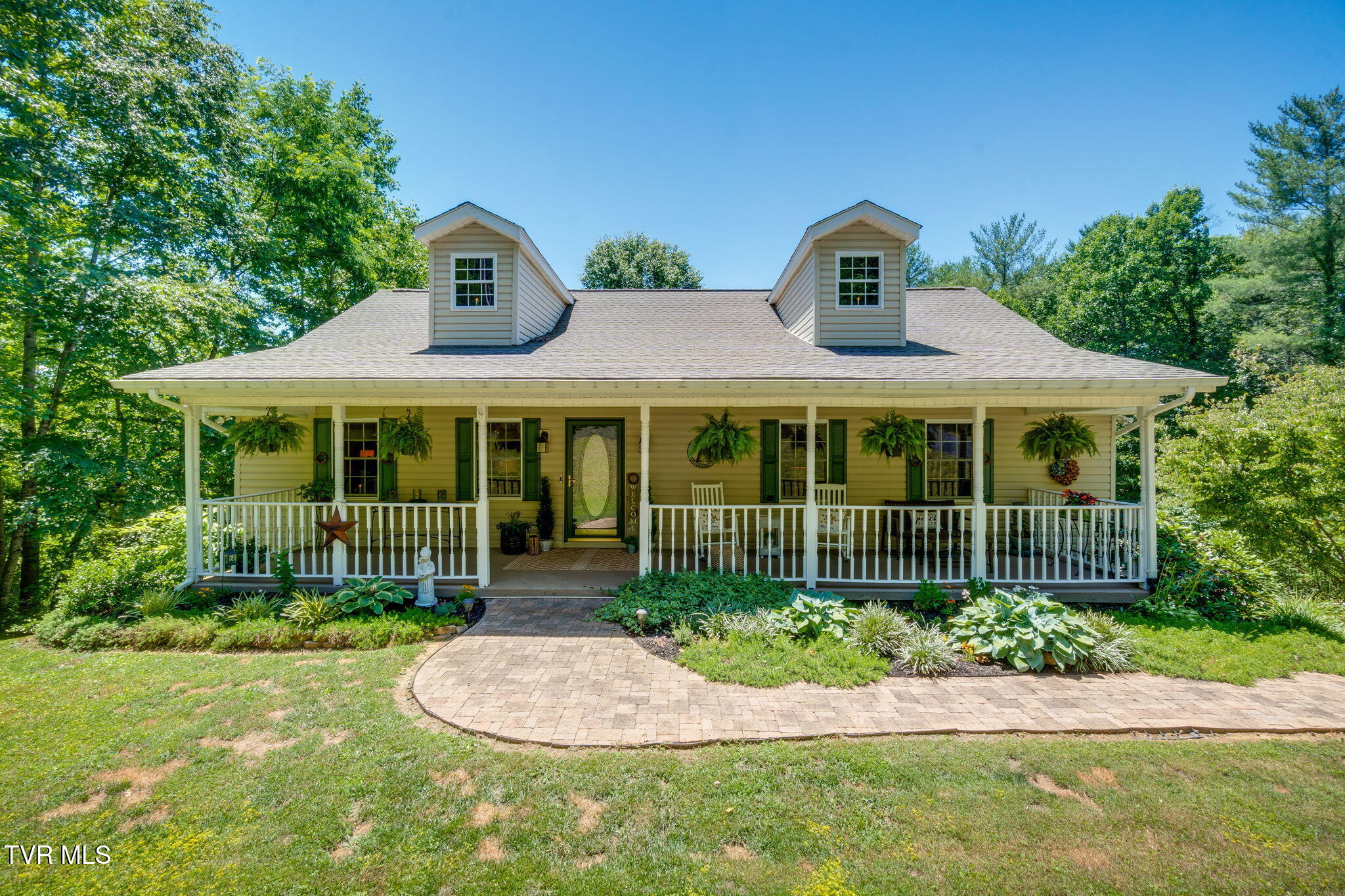 109 Cherokee Circle Erwin, TN 37650 - Photo 1 of 35 001