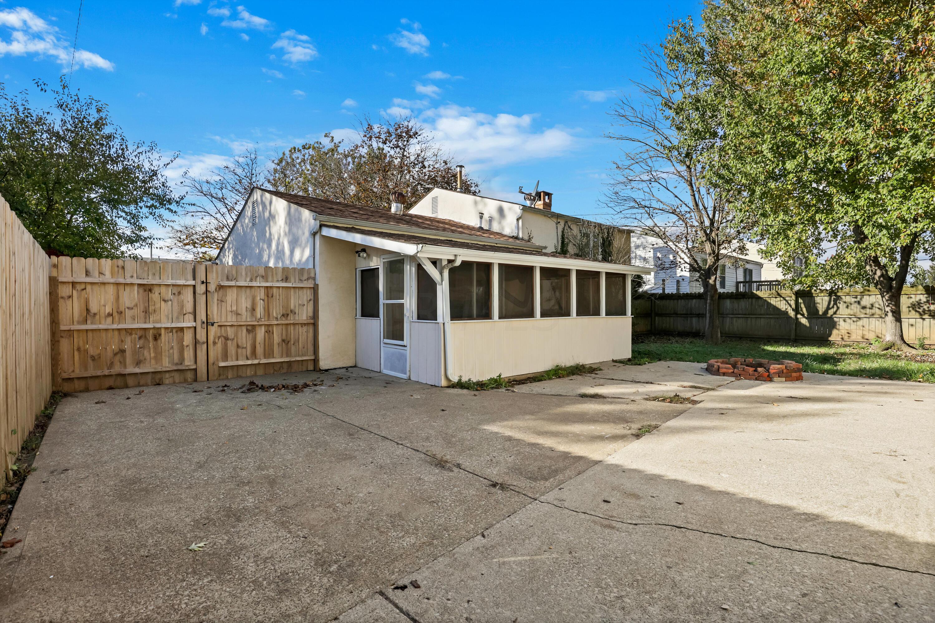 2988 Renfro Road Columbus, OH 43232 - Photo 25 of 40 0N4A8594