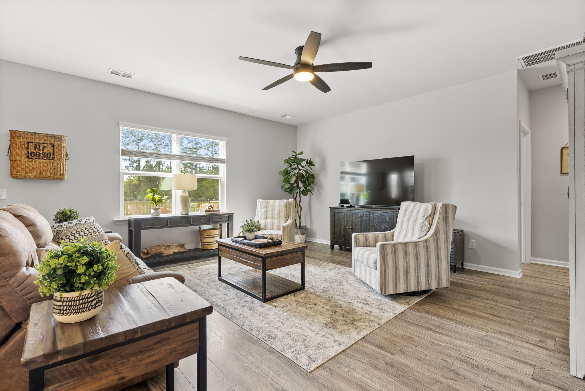 185 Hayworth Road Summerville, SC 29486 - Photo 26 of 70 Living Room