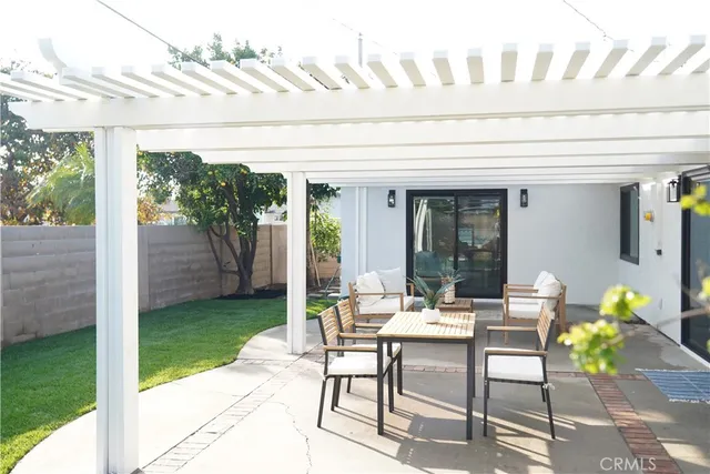 $1,669,000 | 6862 Breeland Drive, Huntington Beach, CA 92647