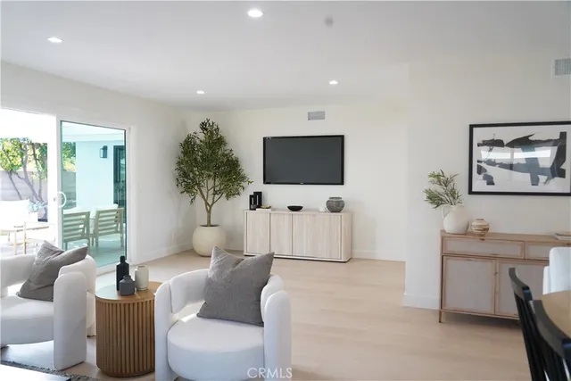 $1,669,000 | 6862 Breeland Drive, Huntington Beach, CA 92647