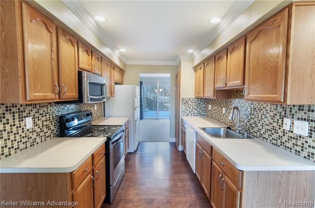 106 Stratford Lane Rochester Hills, MI 48309 - Photo 10 of 34